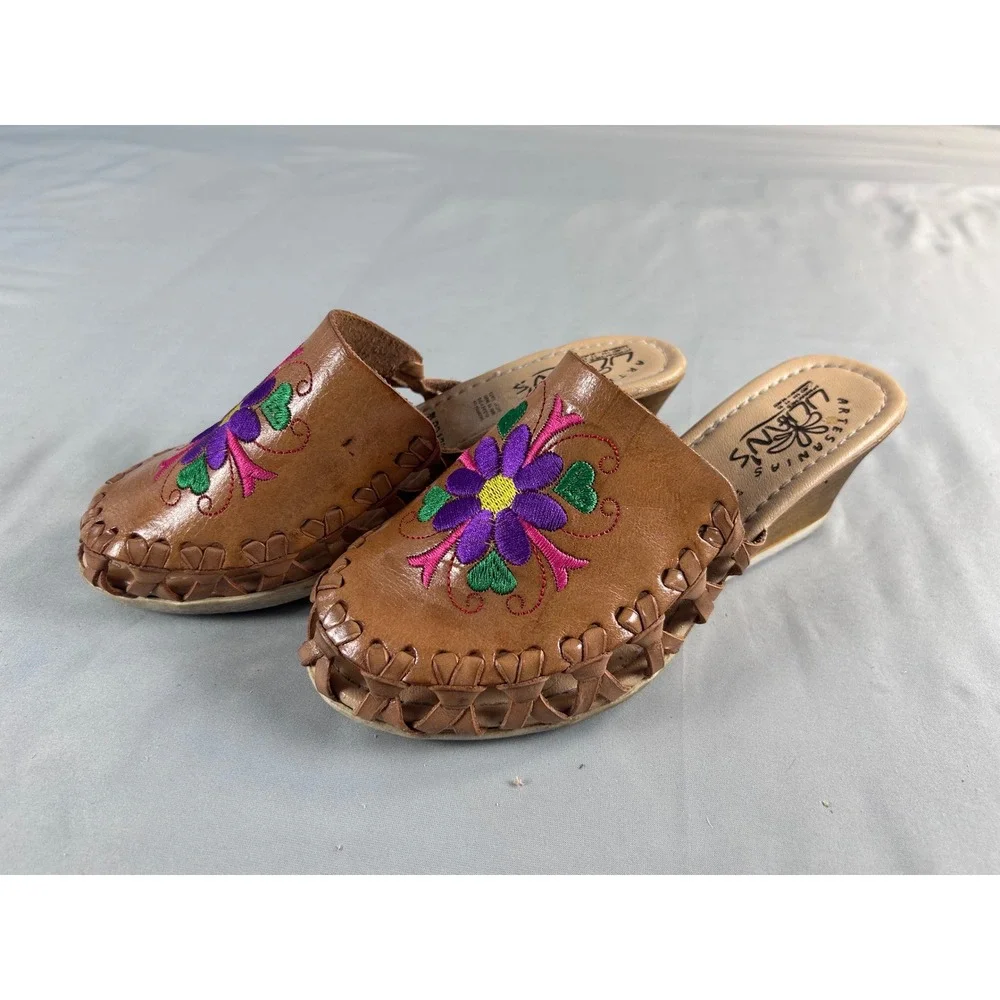 Artesanias Lucian's Mexican Huarache‎ Wedge Sandals Tan Leather Floral Embroider